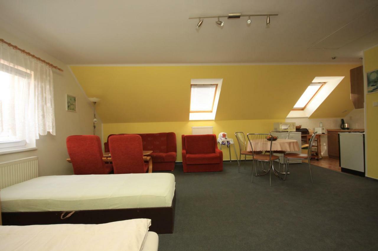 Apartman Pod Cernou Horou Roznov pod Radhostem Exterior photo