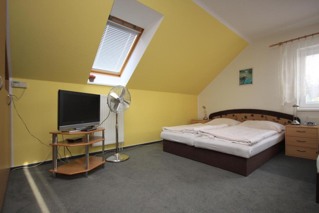 Apartman Pod Cernou Horou Roznov pod Radhostem Exterior photo