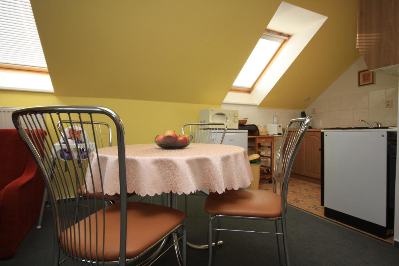Apartman Pod Cernou Horou Roznov pod Radhostem Exterior photo